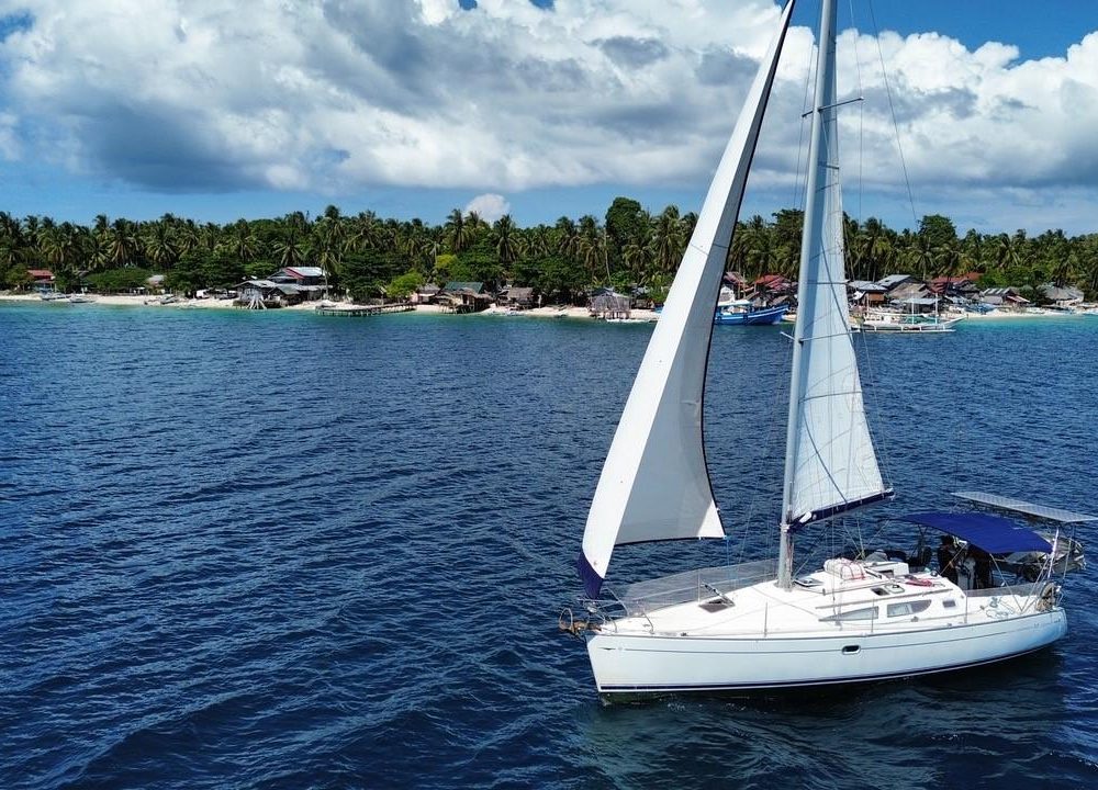 Sailing yacht in Thsessaloniki